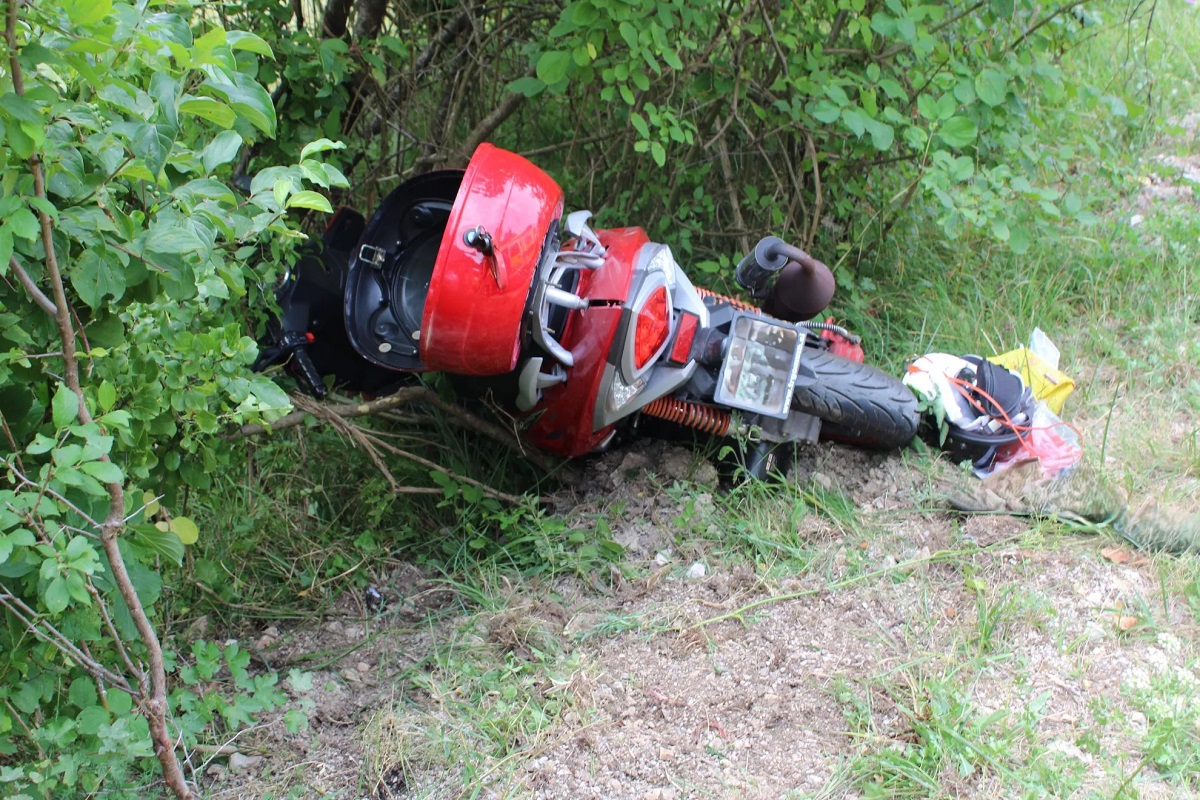 Prometna nesreča motorista na Senovem.