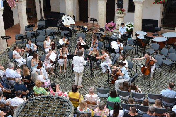 zakljucni-koncert-glasbena-sola-sevnica-01075D5CBC-5FBF-D316-3110-E90F967623F0.jpg