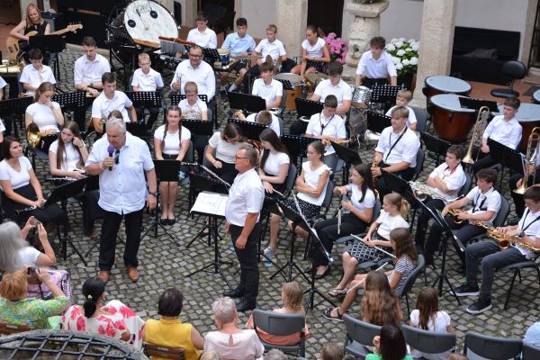 zakljucni-koncert-glasbena-sola-sevnica-0407453D69-D1C1-1068-423B-4ABB1AD6541F.jpg