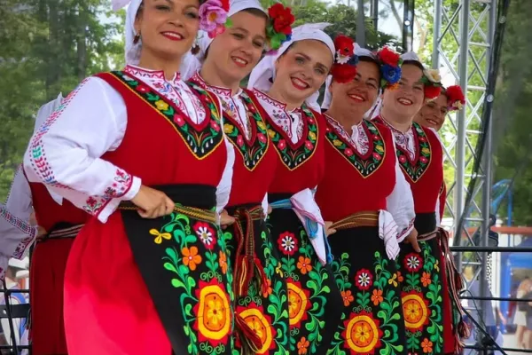 folkloristi-na-poljskem-417153D5F7-F32B-58C0-7812-EAD365ACF38E.webp