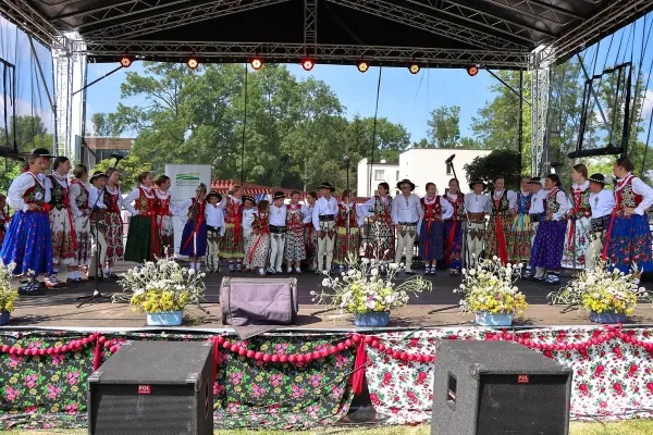 folkloristi-na-poljskem-45C9E94CD1-25D9-4B06-DC57-7327D996AB10.webp