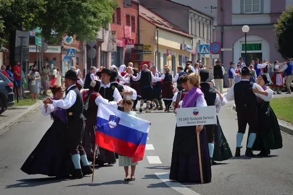 folkloristi-na-poljskem-46A3DA36A9-E34A-5E4C-F8F1-55E032DD0B30.webp