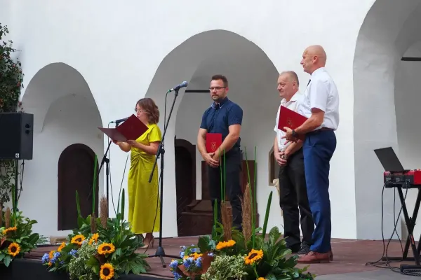 raka-praznuje-16C3548F50-4ABC-ED27-AD4A-F72F10A103FB.webp